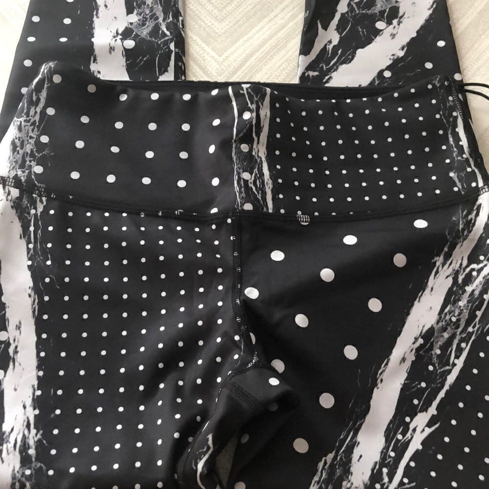 Noli Black & White Polka Dot Design Leggings - Size L - Picture 3 of 6